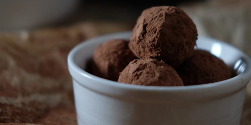 Schokoladentrüffel in einer Schale